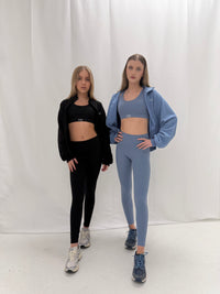 Pilate set